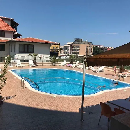 Oasis شقة فندقية *